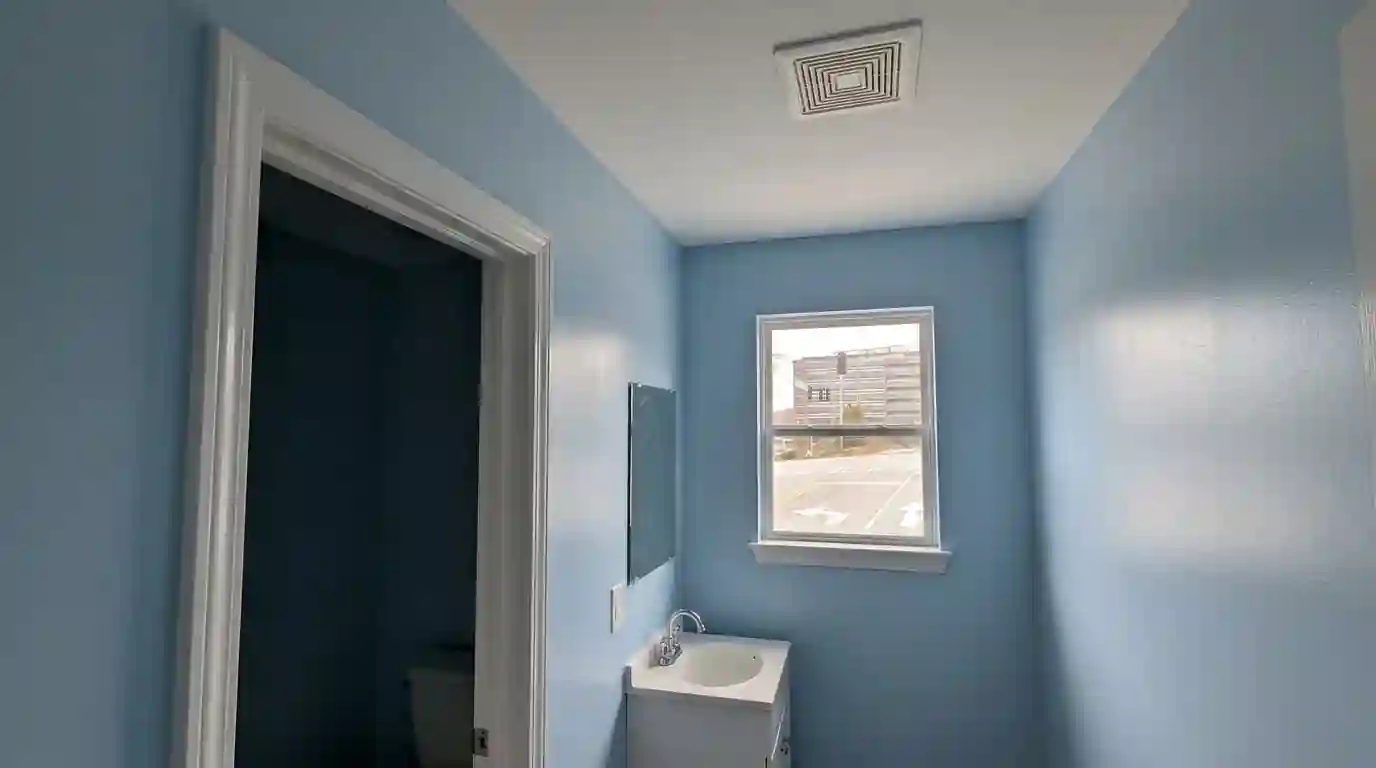 Bathroom with satin walls and semi-gloss trim